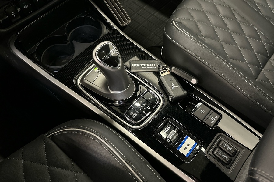 Mitsubishi Outlander PHEV vaihtoauto