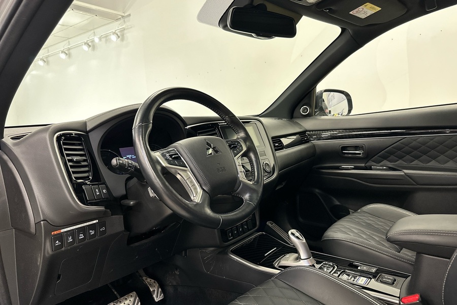 Mitsubishi Outlander PHEV vaihtoauto