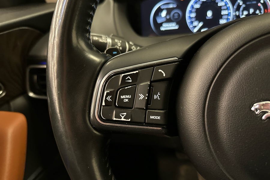 Jaguar F-PACE vaihtoauto