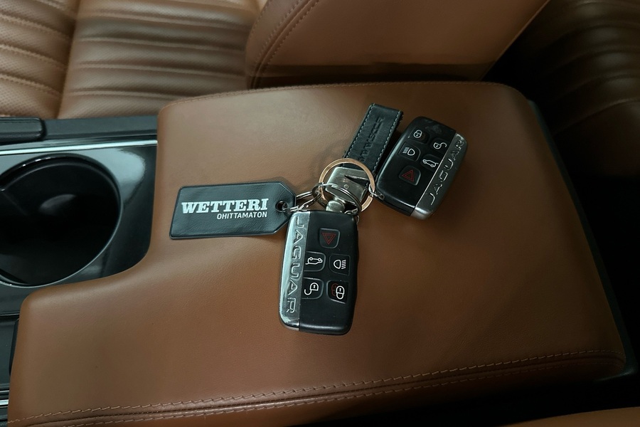 Jaguar F-PACE vaihtoauto