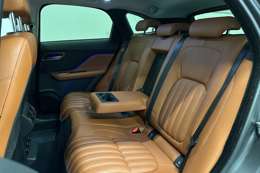 Jaguar F-PACE vaihtoauto