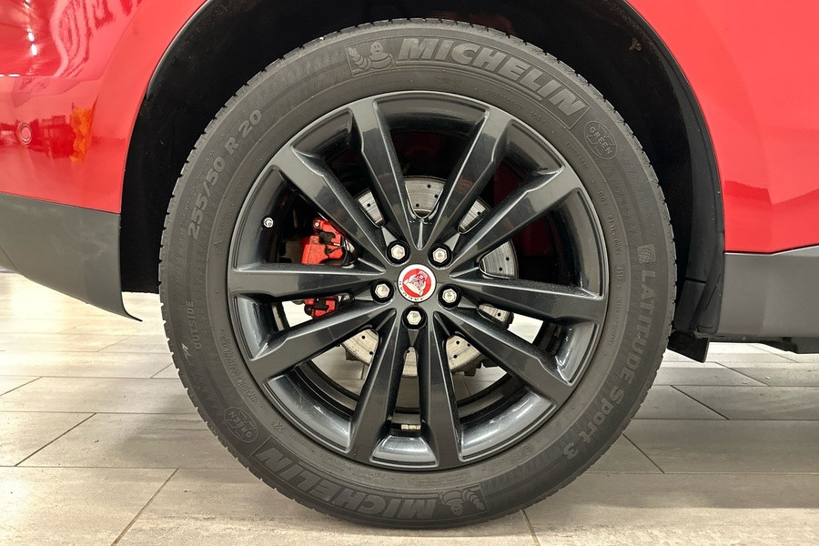 Jaguar F-PACE vaihtoauto