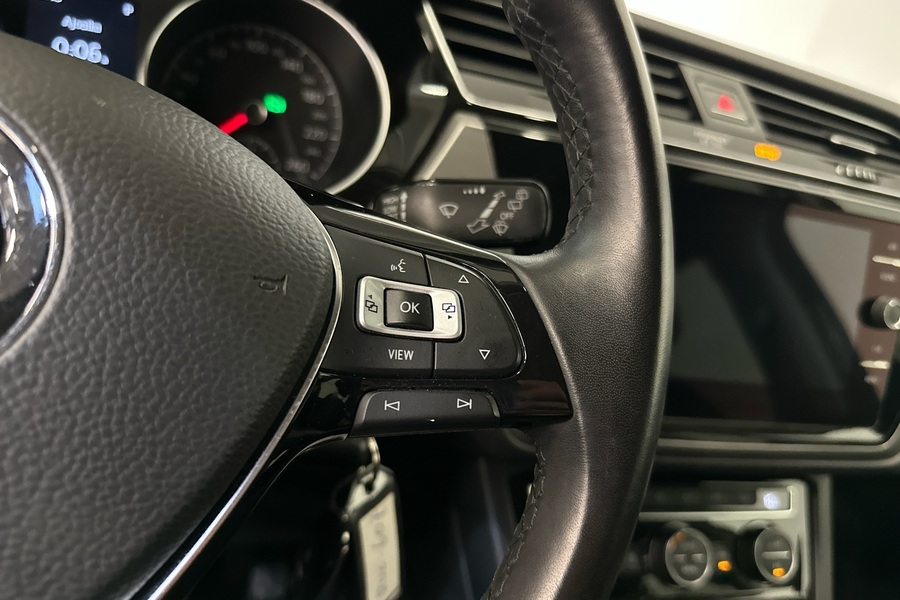 Volkswagen Touran vaihtoauto