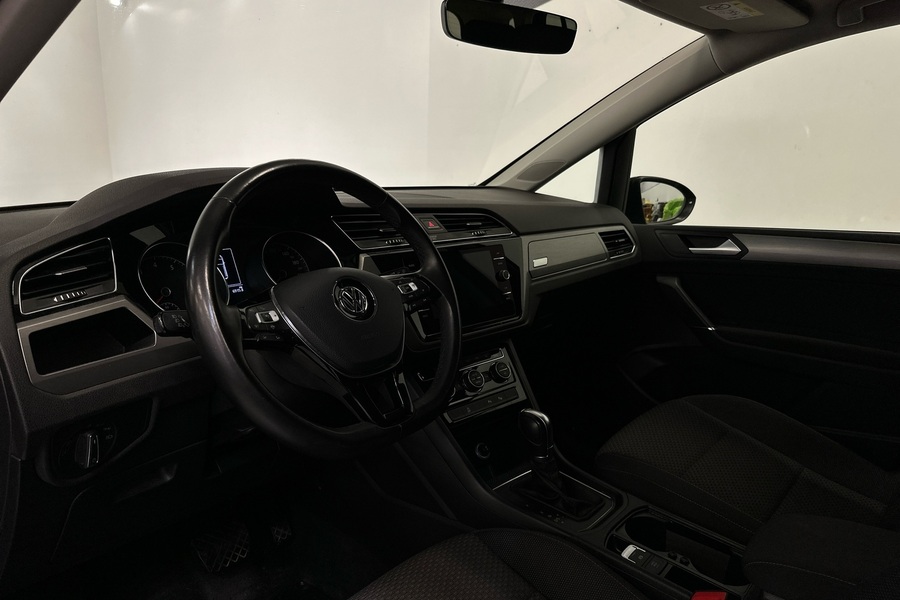 Volkswagen Touran vaihtoauto