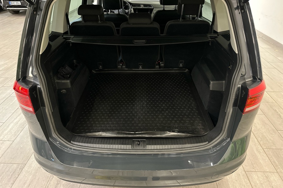 Volkswagen Touran vaihtoauto