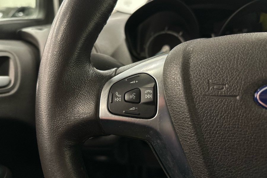 Ford Transit Courier vaihtoauto