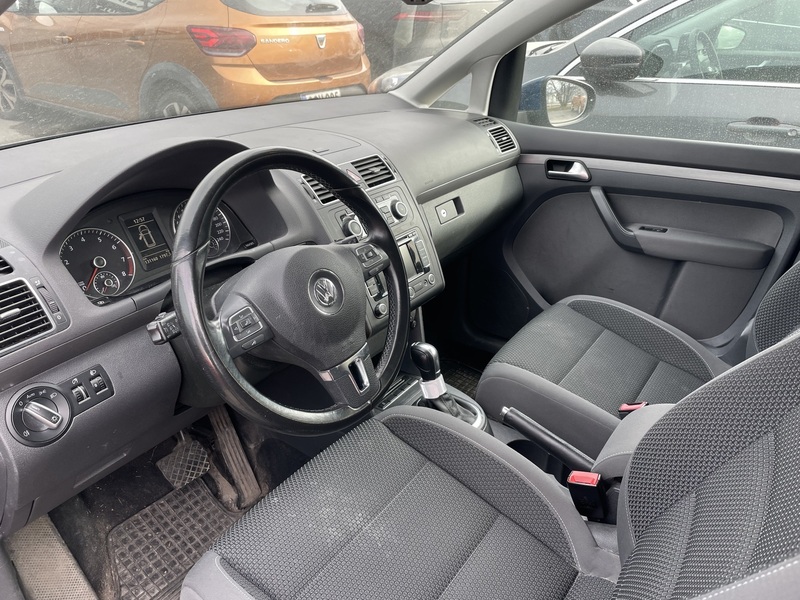 Volkswagen Touran vaihtoauto