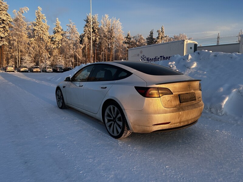 Tesla Model 3 vaihtoauto