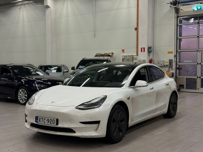 Tesla Model 3 vaihtoauto