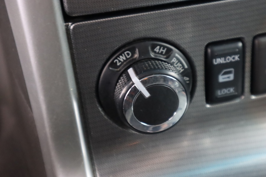 Nissan Navara vaihtoauto