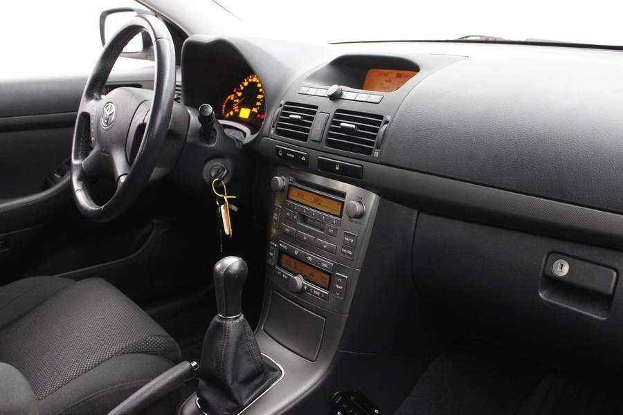 Toyota Avensis vaihtoauto