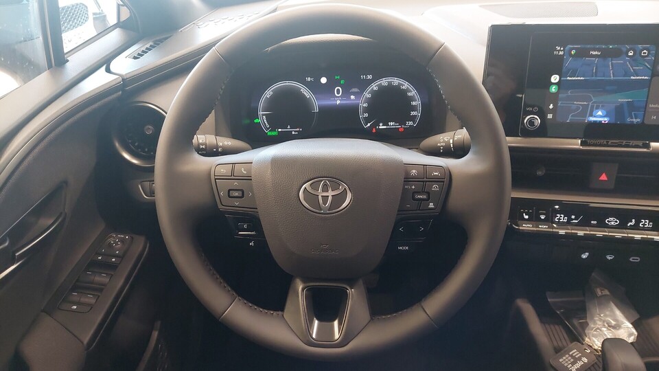 Toyota C-HR vaihtoauto