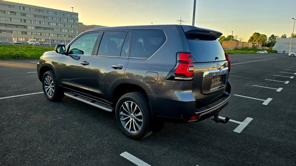 Toyota Land Cruiser vaihtoauto