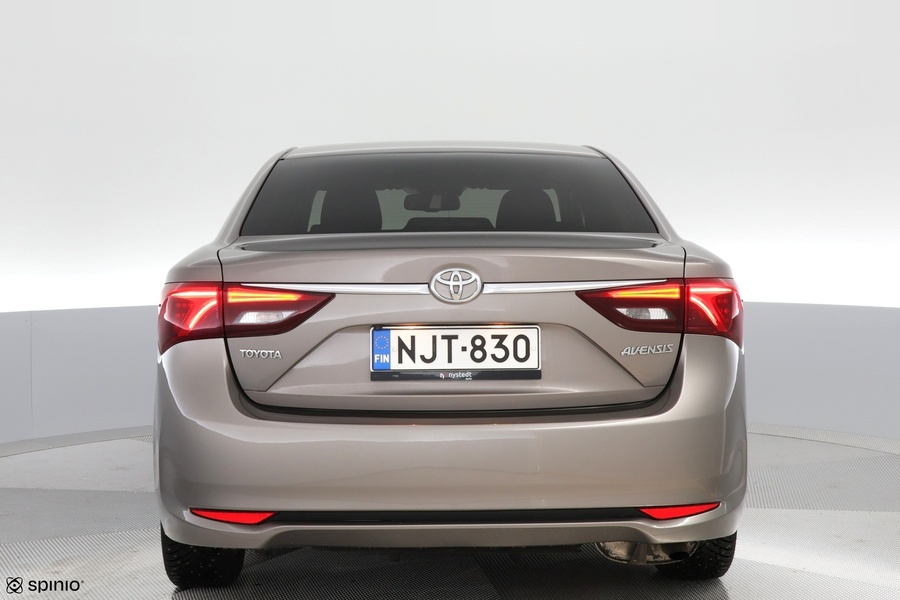 Toyota Avensis vaihtoauto