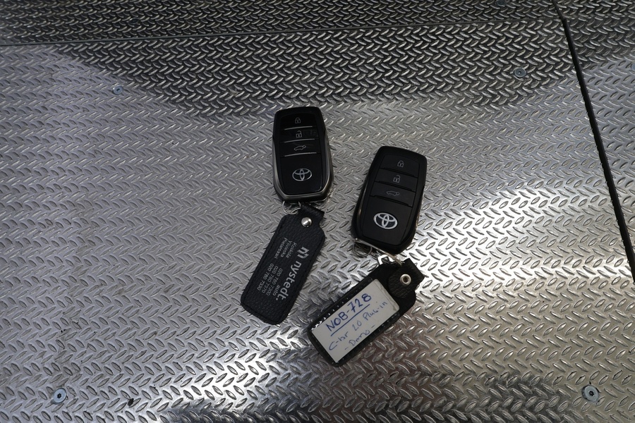 Toyota C-HR vaihtoauto