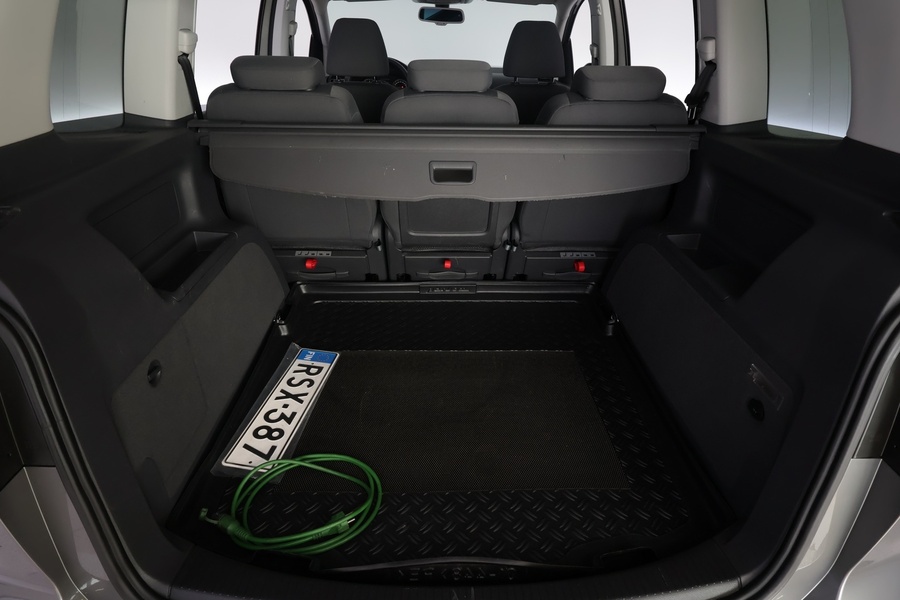 Volkswagen Touran vaihtoauto