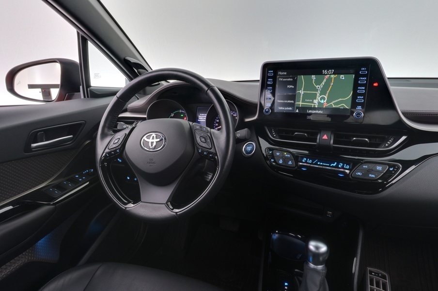 Toyota C-HR vaihtoauto