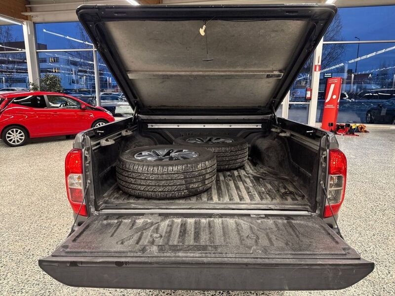 Nissan Navara vaihtoauto