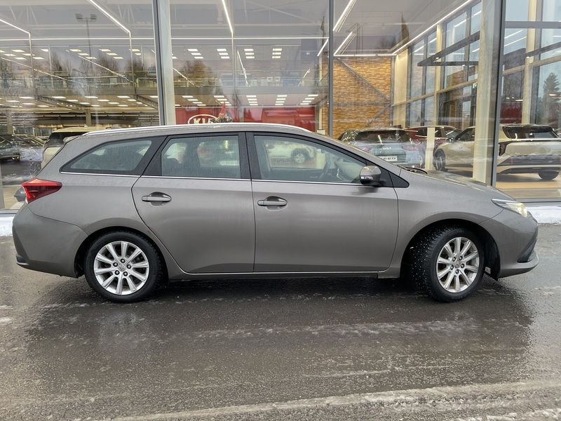 Toyota Auris vaihtoauto