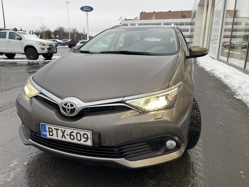 Toyota Auris vaihtoauto