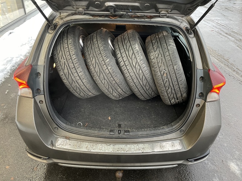 Toyota Auris vaihtoauto