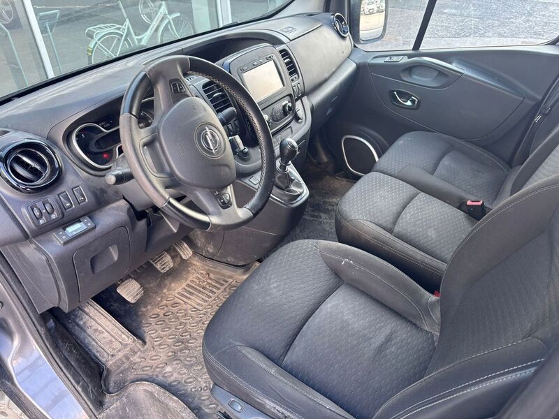 Opel Vivaro vaihtoauto