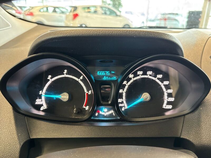 Ford Transit Courier vaihtoauto