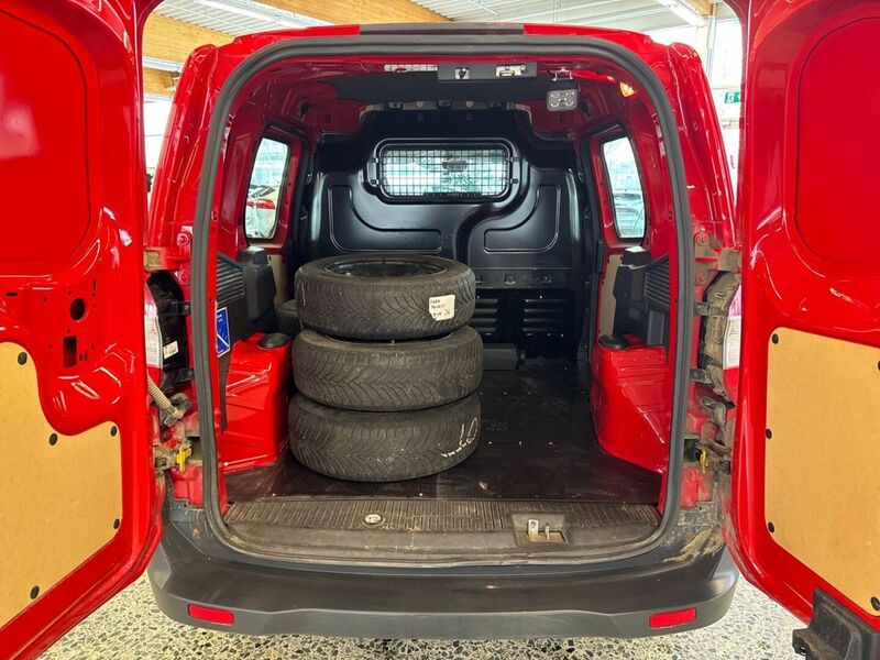 Ford Transit Courier vaihtoauto