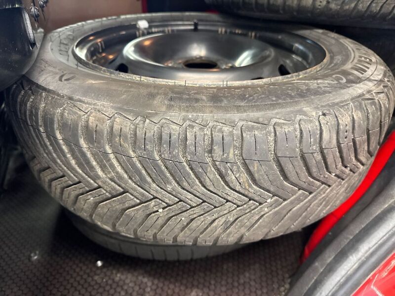 Ford Transit Courier vaihtoauto