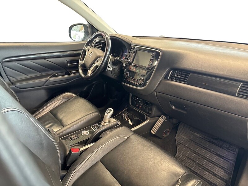 Mitsubishi Outlander PHEV vaihtoauto