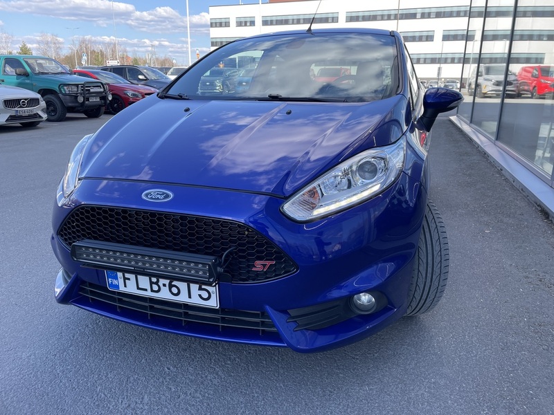 Ford Fiesta vaihtoauto