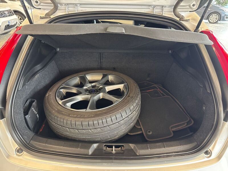 Volvo V40 vaihtoauto