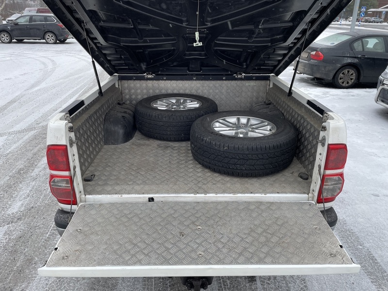 Toyota Hilux vaihtoauto