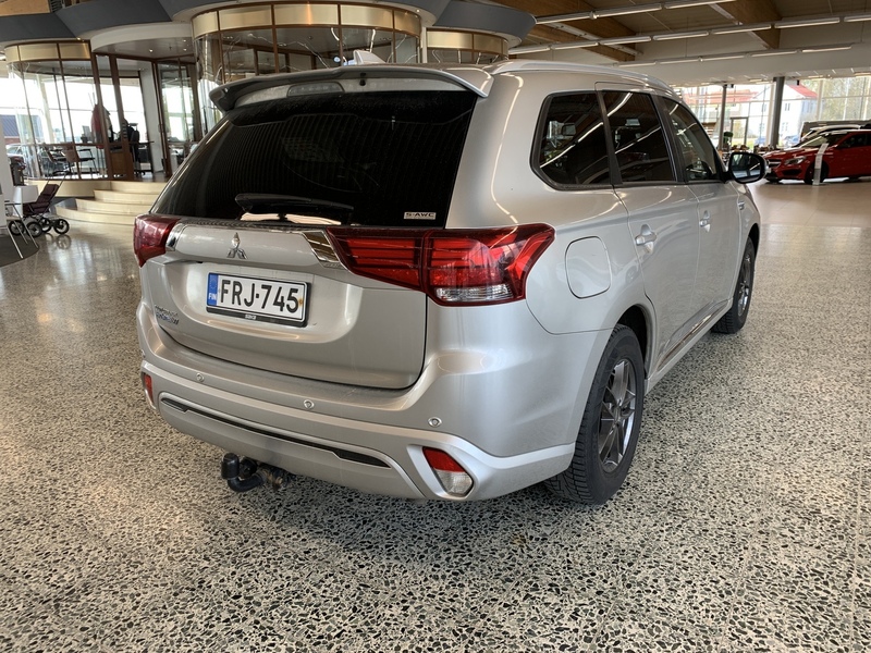 Mitsubishi Outlander PHEV vaihtoauto