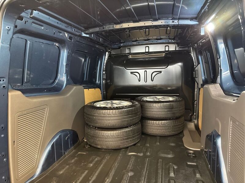 Ford Transit Connect vaihtoauto