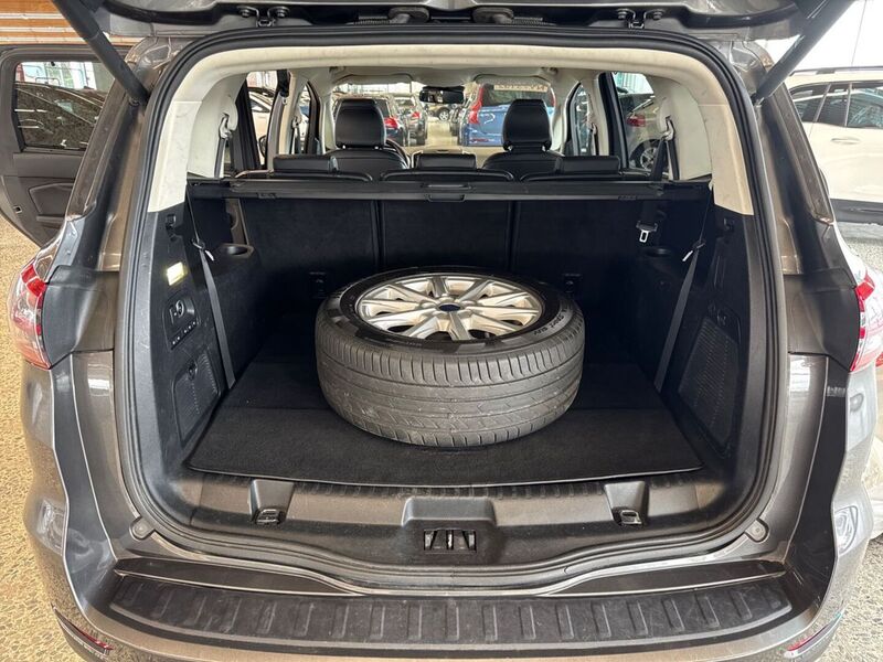 Ford S-MAX vaihtoauto