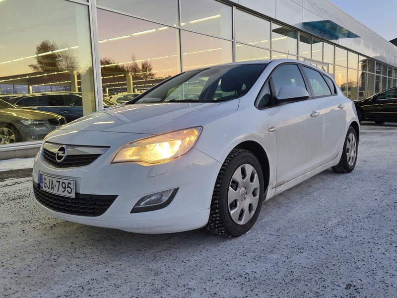 Opel Astra vaihtoauto