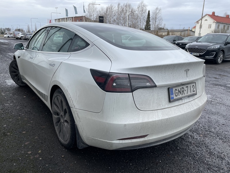 Tesla Model 3 vaihtoauto