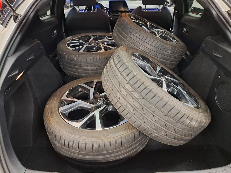 Toyota C-HR vaihtoauto