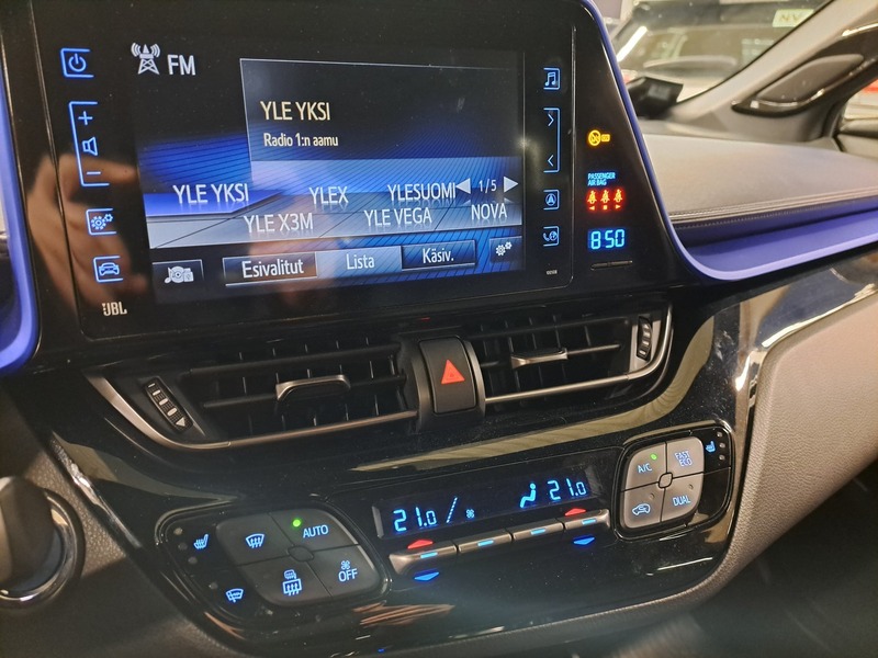 Toyota C-HR vaihtoauto