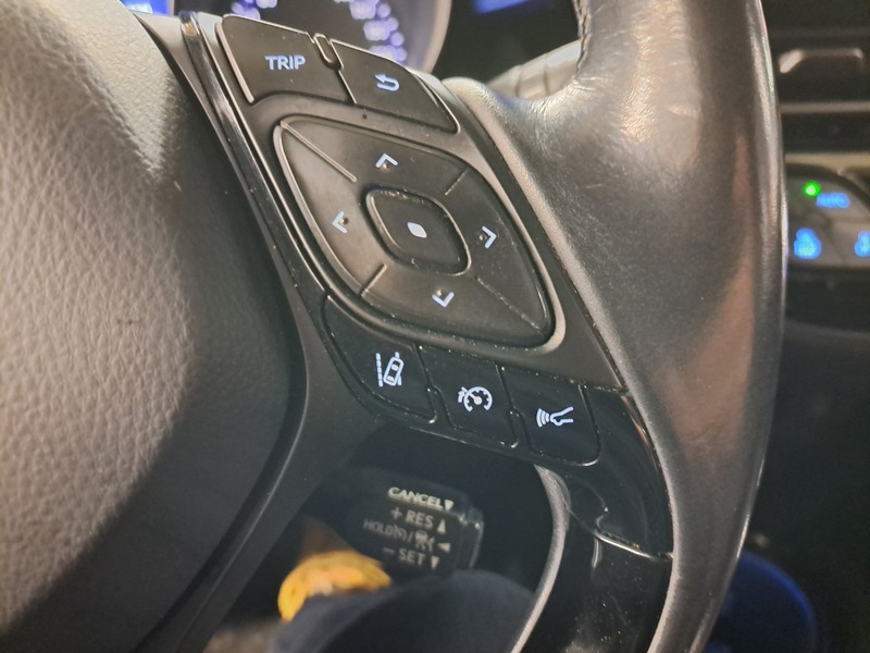 Toyota C-HR vaihtoauto