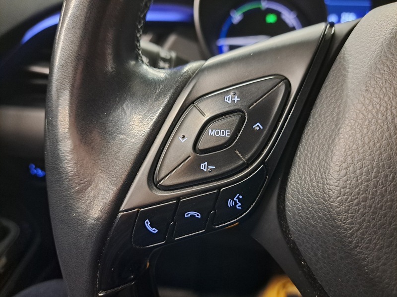 Toyota C-HR vaihtoauto