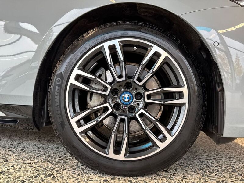 BMW i5 vaihtoauto