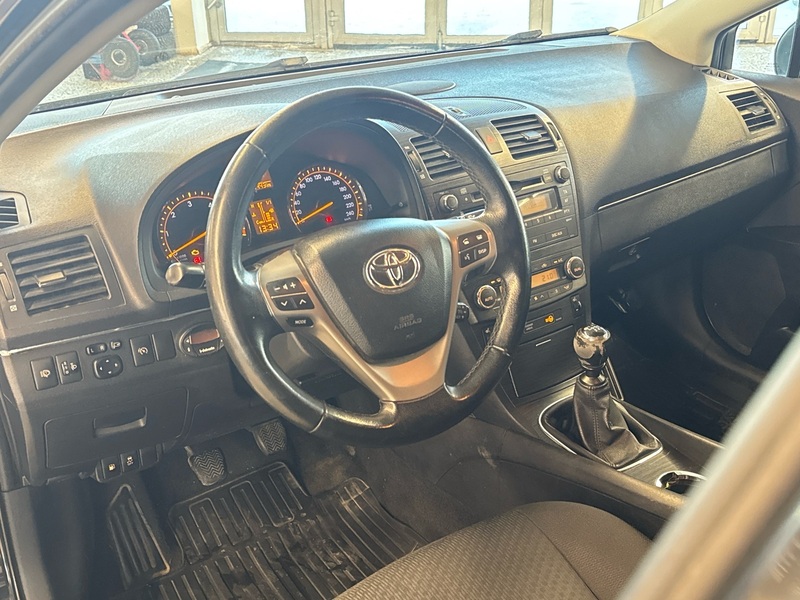 Toyota Avensis vaihtoauto