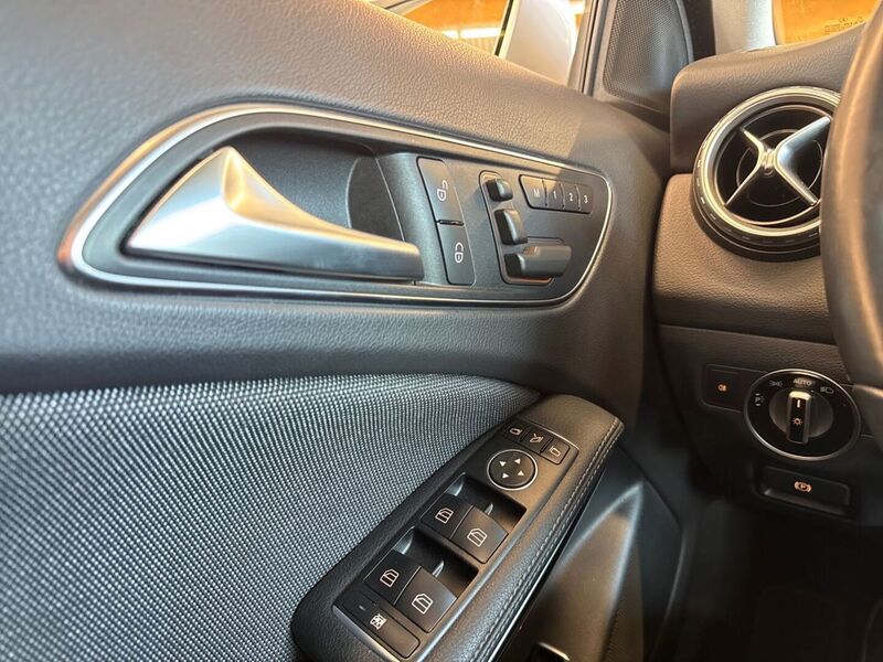 Mercedes-Benz GLA vaihtoauto