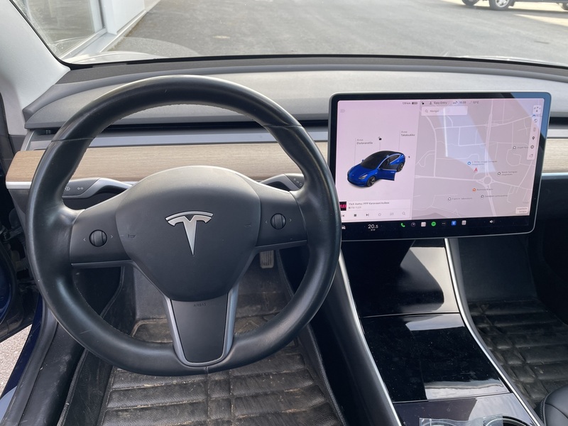 Tesla Model 3 vaihtoauto