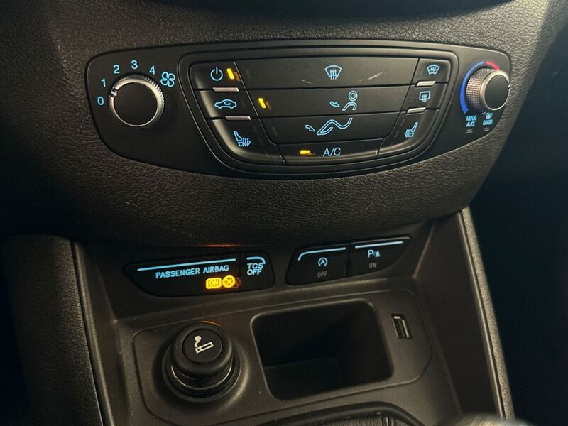 Ford Tourneo Courier vaihtoauto