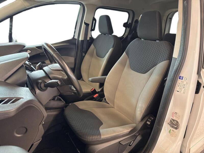 Ford Tourneo Courier vaihtoauto