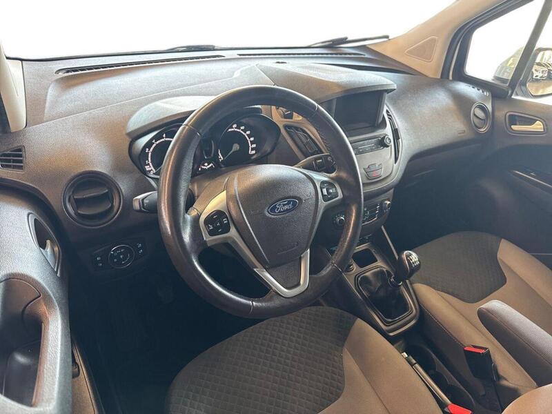 Ford Tourneo Courier vaihtoauto