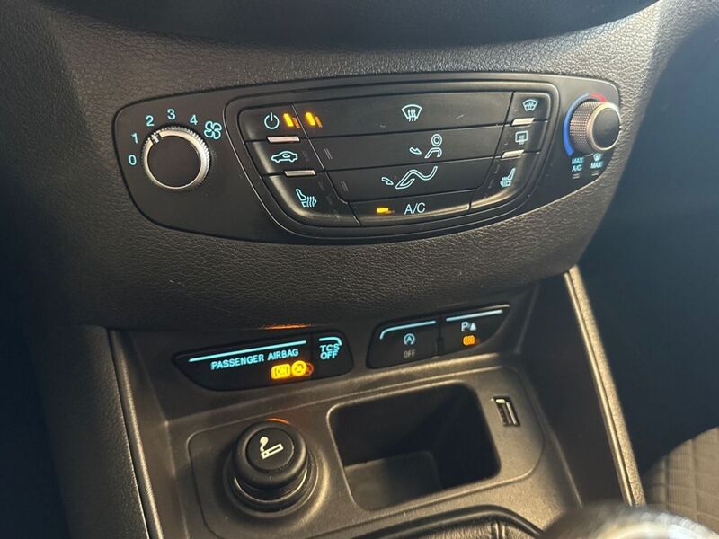 Ford Tourneo Courier vaihtoauto